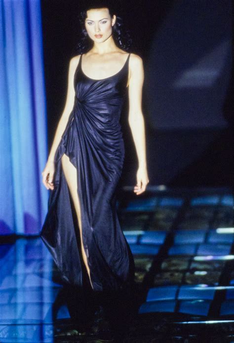 shalom harlow gianni versace 1995